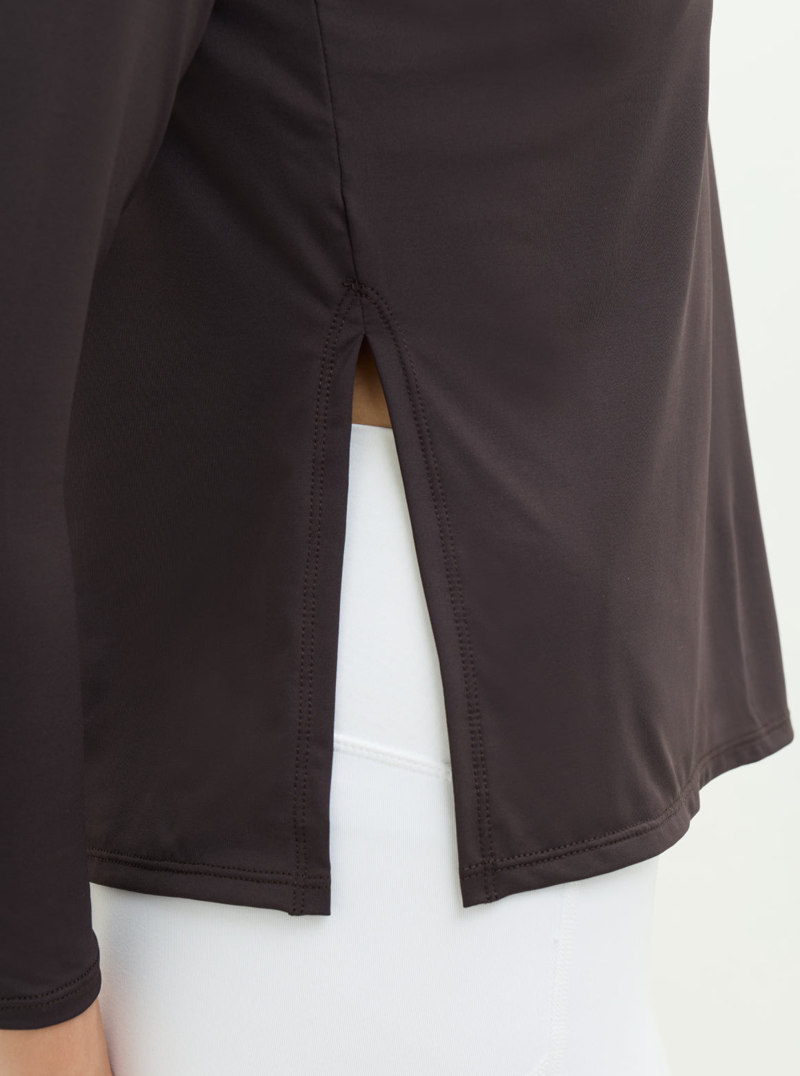 EDGE 美肩隨性輕盈上衣_Dark Coffee T382